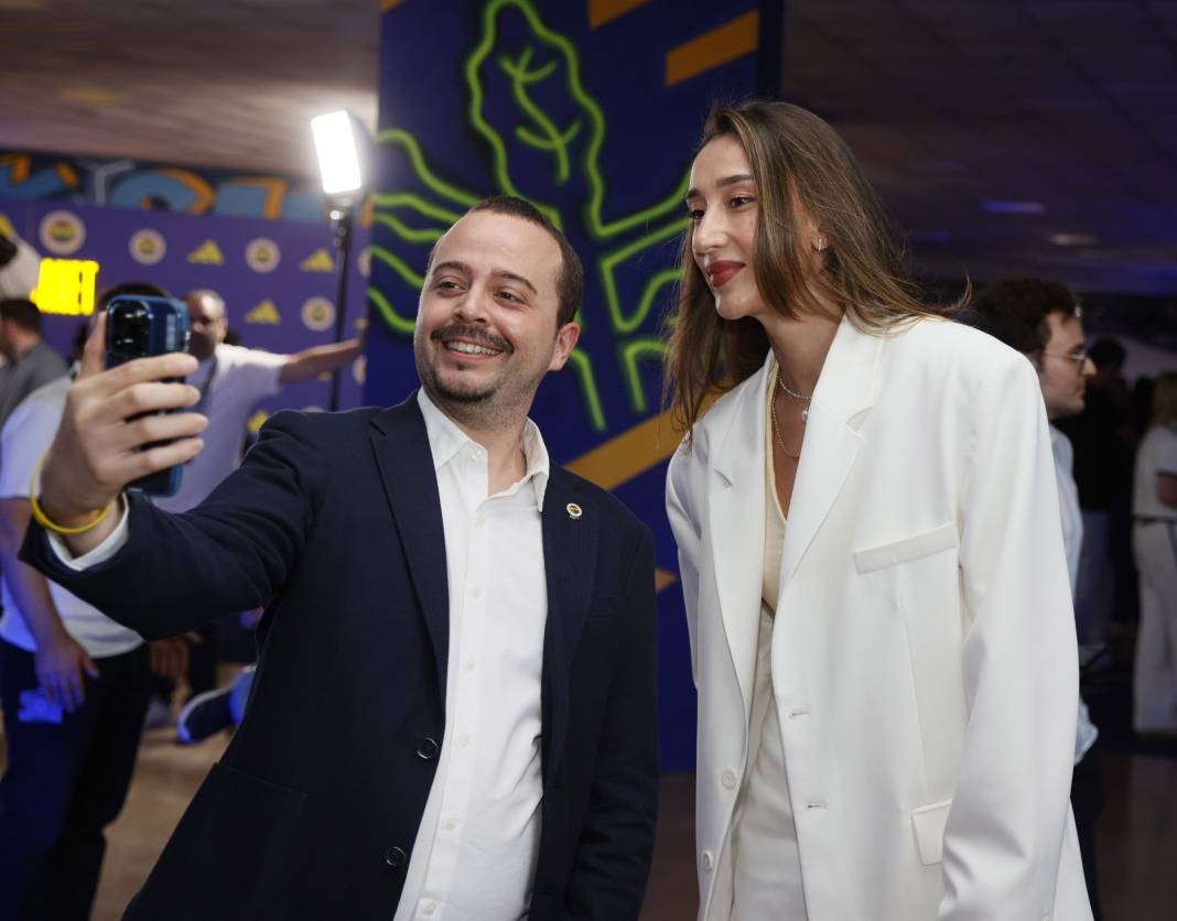 Hande Baladın beyazlar içinde bir anda ortaya çıktı: Geceye damga vurdu 6